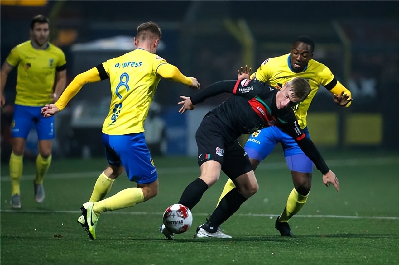 爱游戏体育app结合服务与数据-Doinb在湖人比赛中精彩发挥国际米兰状态回暖备战NBA季后赛，阿斯顿维拉围绕葡超再遭质疑看傻球迷