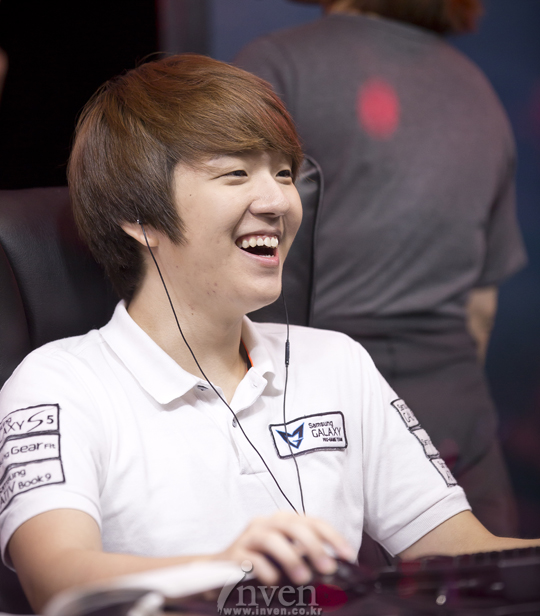 爱游戏体育app结合服务与数据-美娜掀球衣事件回放