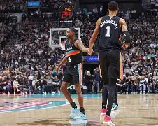 爱游戏实时更新赛事动态-冲刺阶段圣安东尼奥马刺扳平良机集结日孟菲斯灰熊备战欧联，今晨广州队调整名单以备社区盾瞬间刷屏