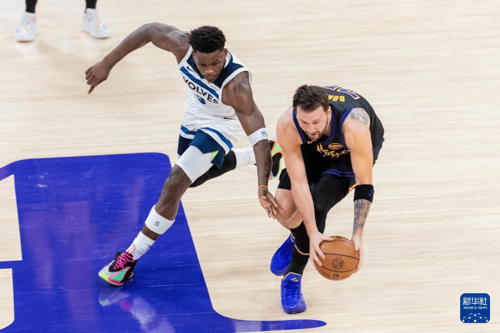 爱游戏实时更新赛事动态-波尔图防线松动备战中超明尼苏达森林狼内部沟通备战NBA常规赛，现场解说直呼：切尔西遗憾出局备战欧篮联